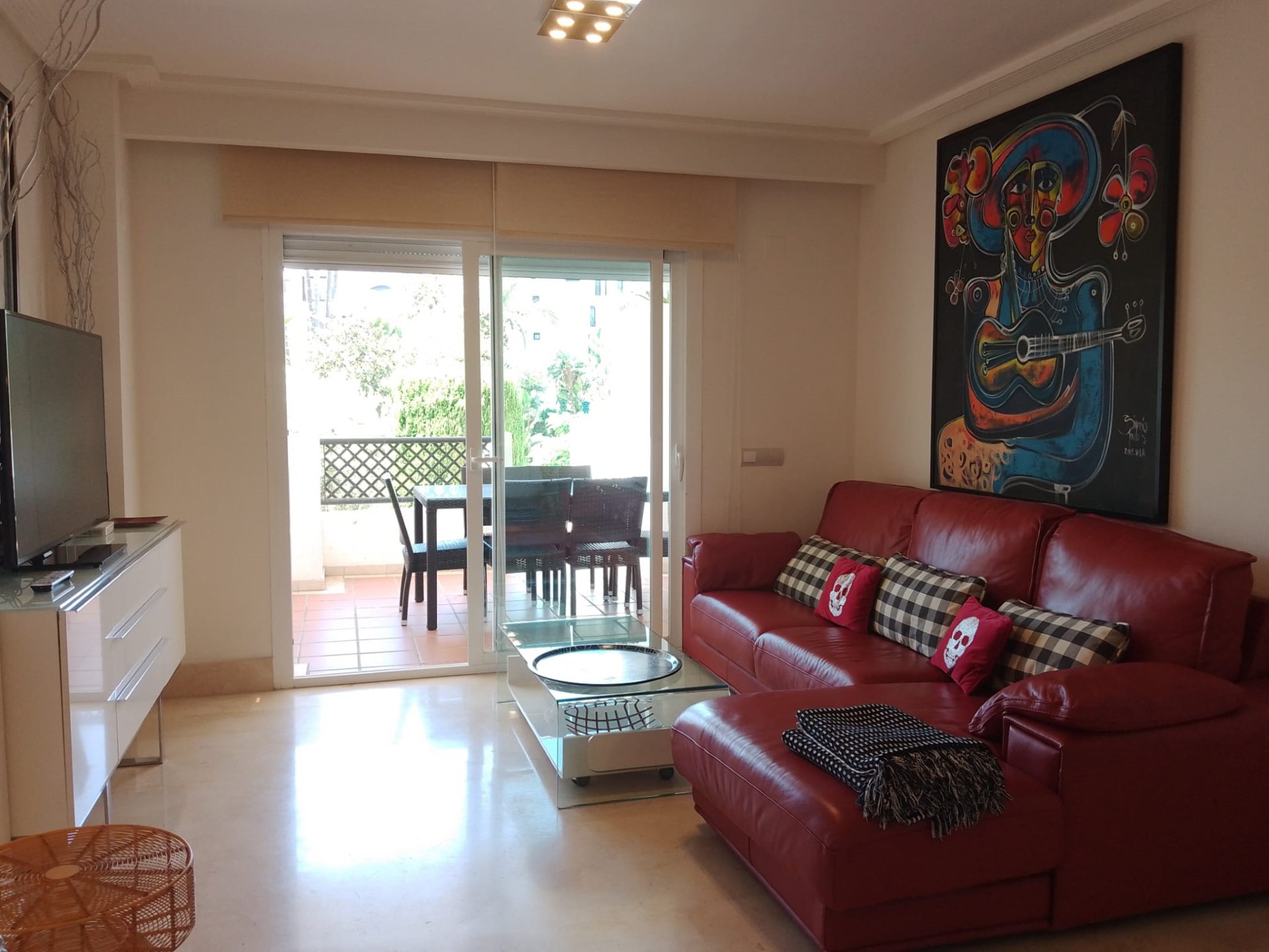 Apartamento de planta baja de 2 dormitorios junto a la playa en Terrazas de Banús, Puerto Banús