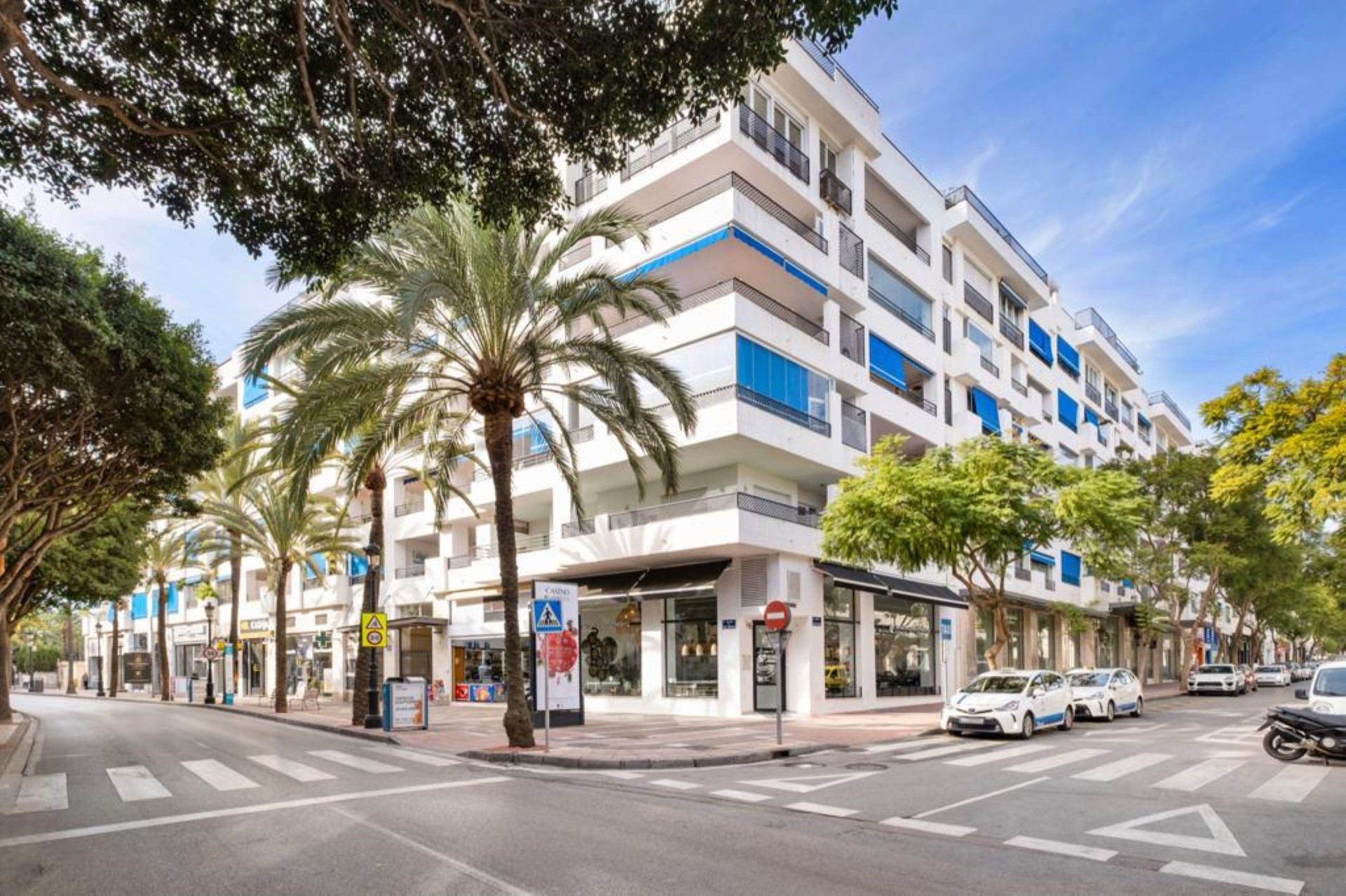 Apartamento de planta baja de 2 dormitorios junto a la playa en Terrazas de Banús, Puerto Banús