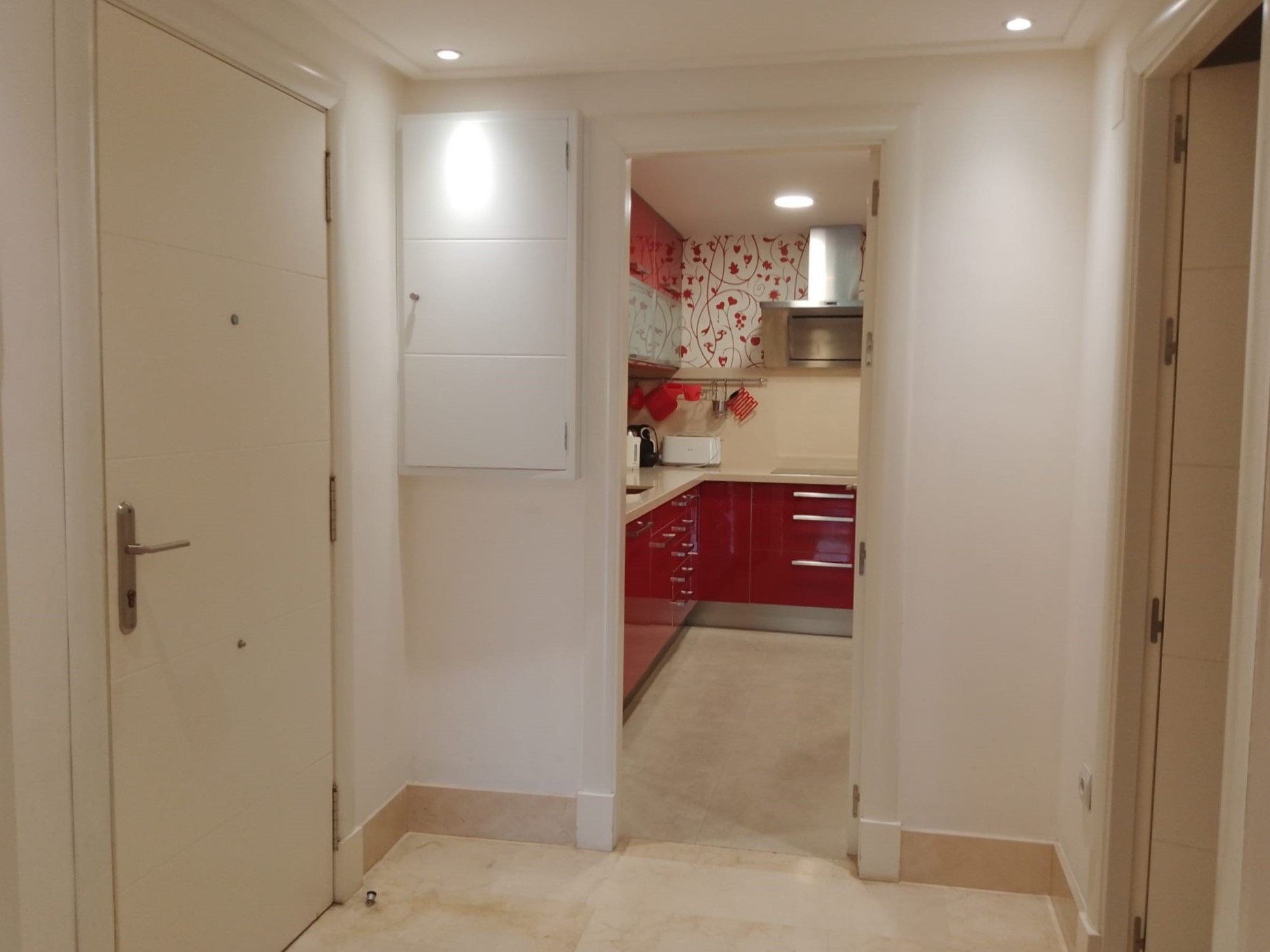 Apartamento de planta baja de 2 dormitorios junto a la playa en Terrazas de Banús, Puerto Banús