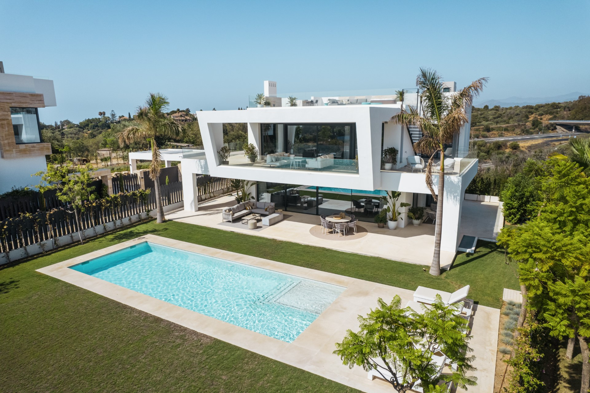 Exquisita villa contemporánea en Lomas Del Virrey, Milla de Oro de Marbella