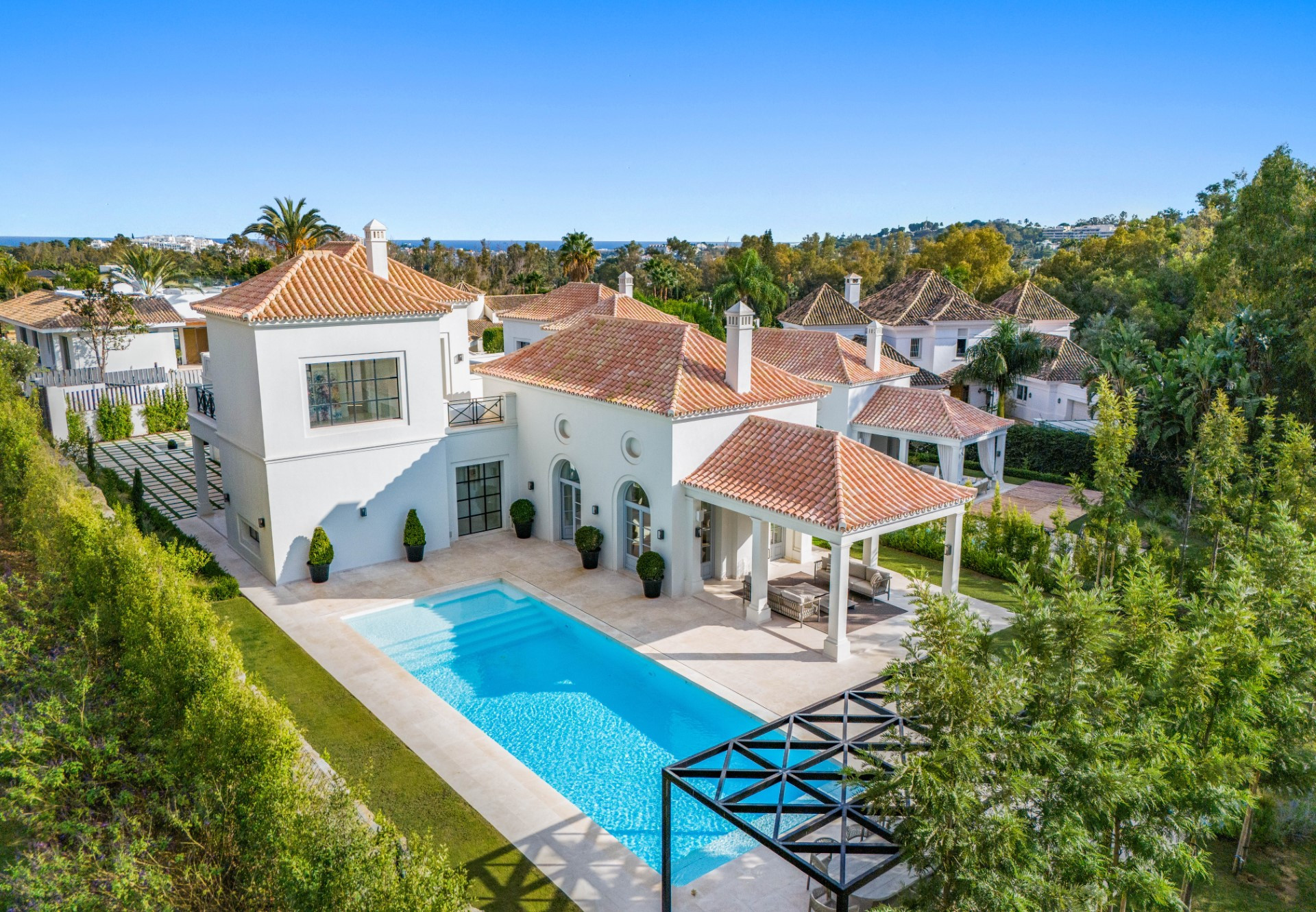 Provençal 4 bedroom family villa in Nueva Andalucía