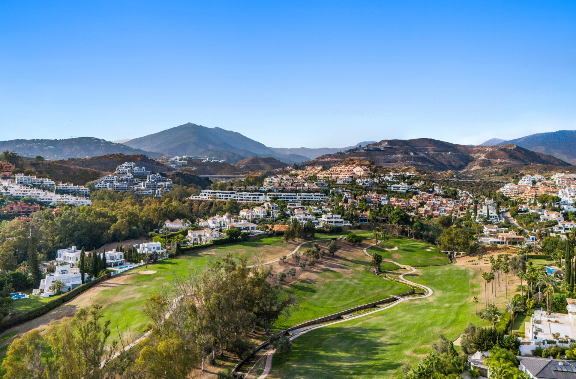 Provençal 4 bedroom family villa in Nueva Andalucía