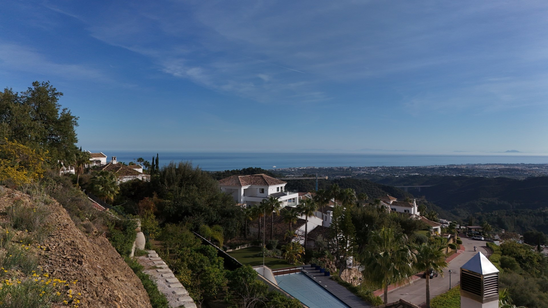 Parcela de primera con planos de construcción y licencia de obra en Sierra Blanca Country Club