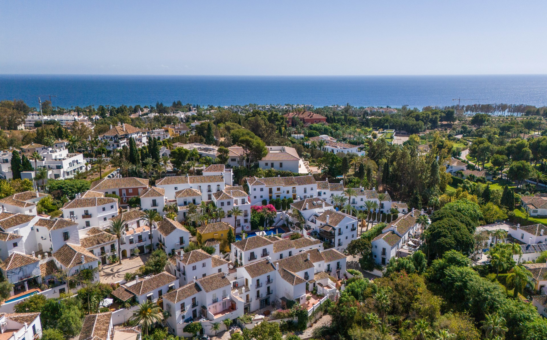 Adosado totalmente reformado en Las Lomas del Marbella Club, Milla de Oro