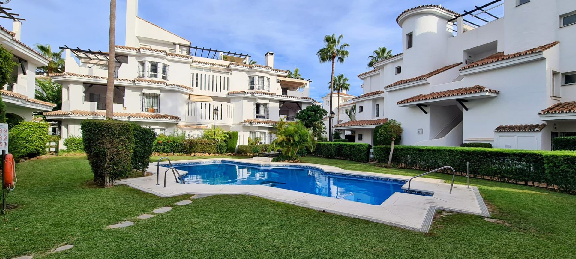 Refurbished groundfloor apartment in Los Naranjos de Marbella, Nueva Andalucia