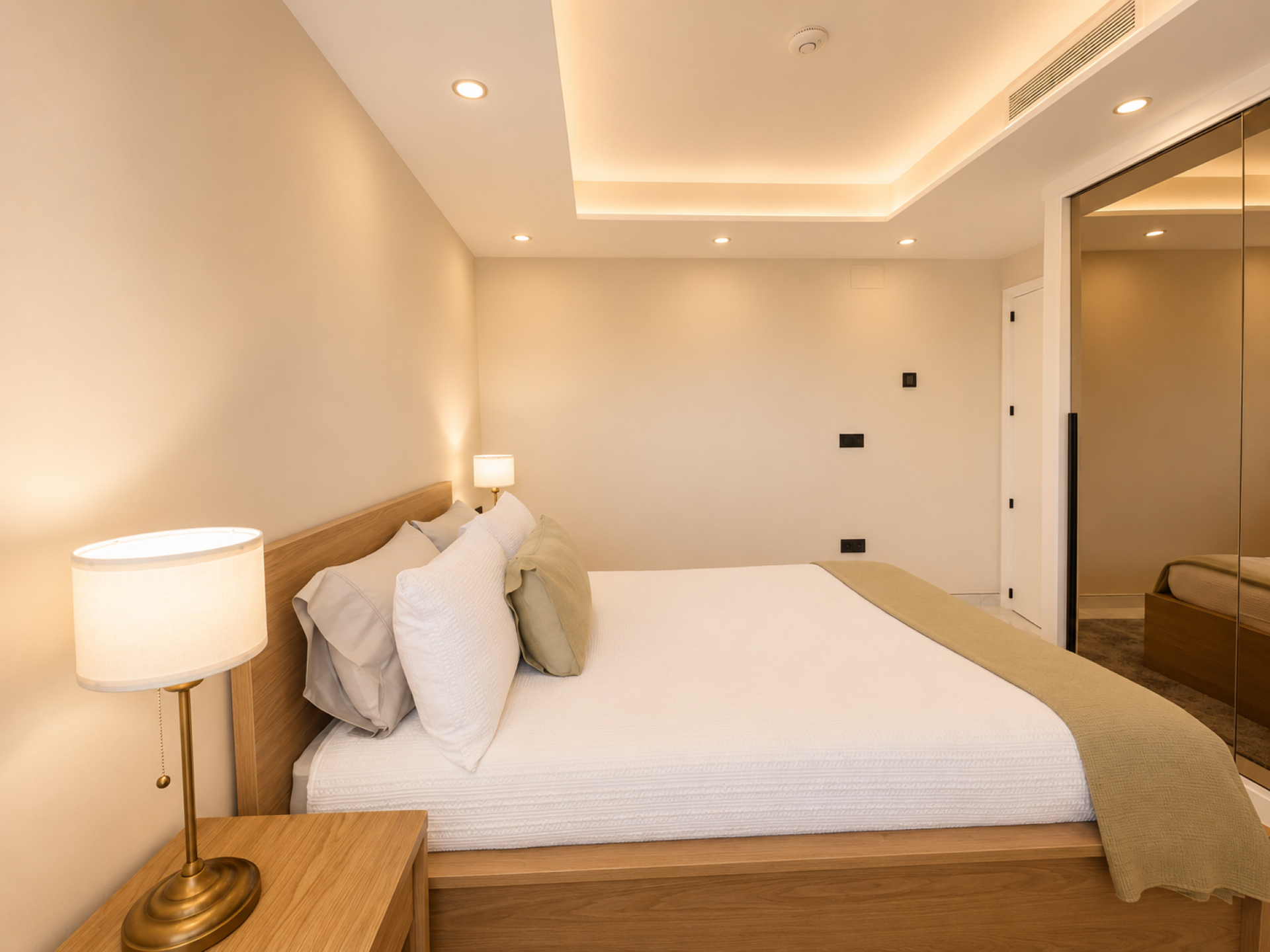 Exclusive Beachfront Penthouse – Experience Estepona at Its Finest – Stunning Penthouse with Panoramic Sea Views