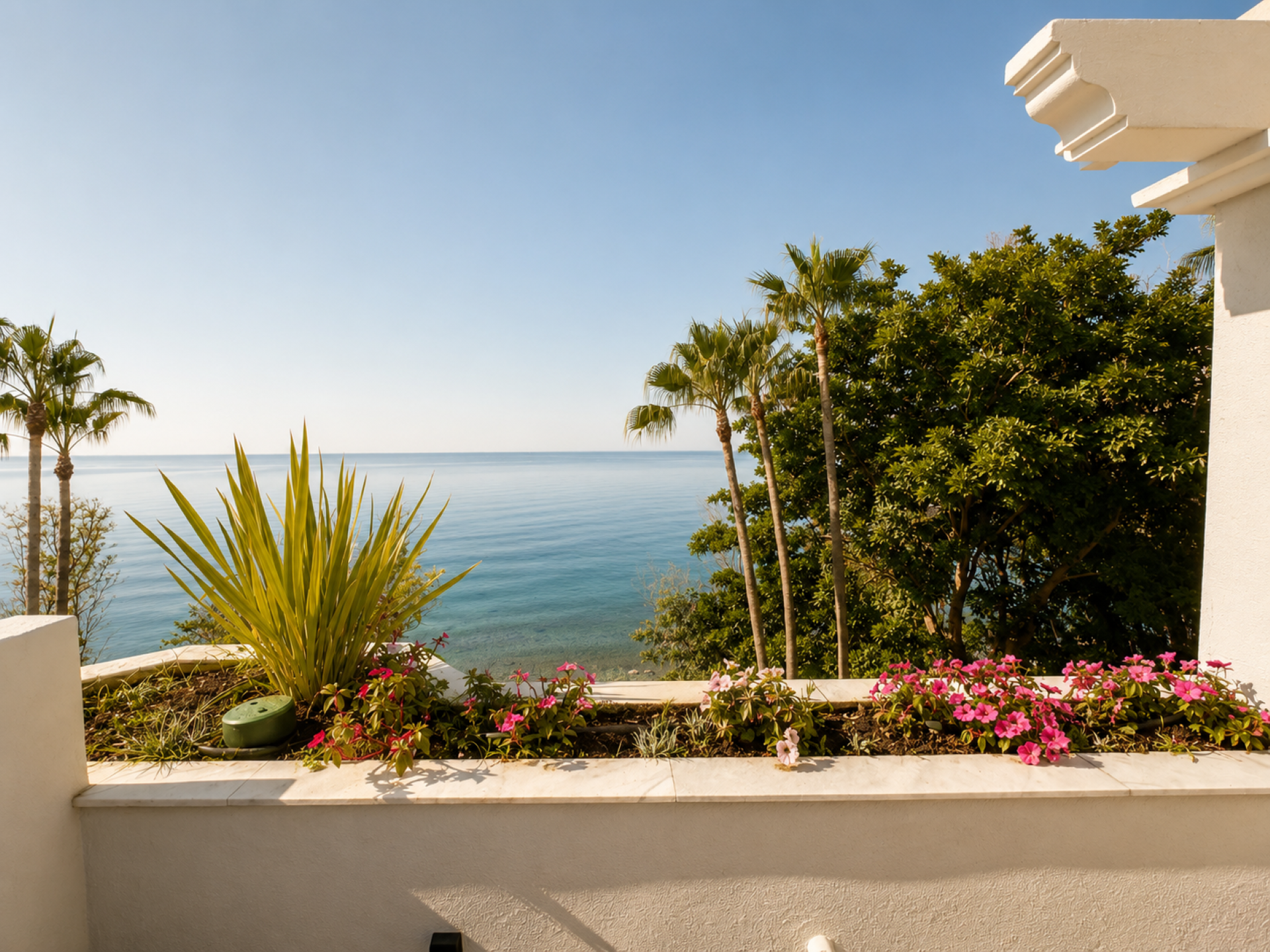 Exclusive Beachfront Penthouse – Experience Estepona at Its Finest – Stunning Penthouse with Panoramic Sea Views