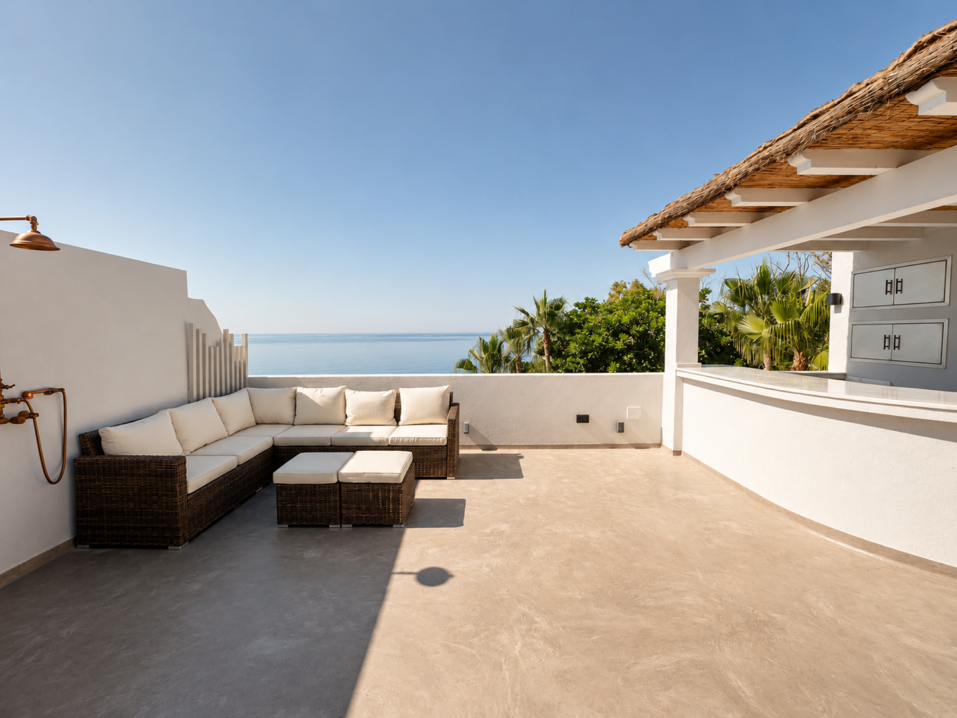 Exclusive Beachfront Penthouse – Experience Estepona at Its Finest – Stunning Penthouse with Panoramic Sea Views