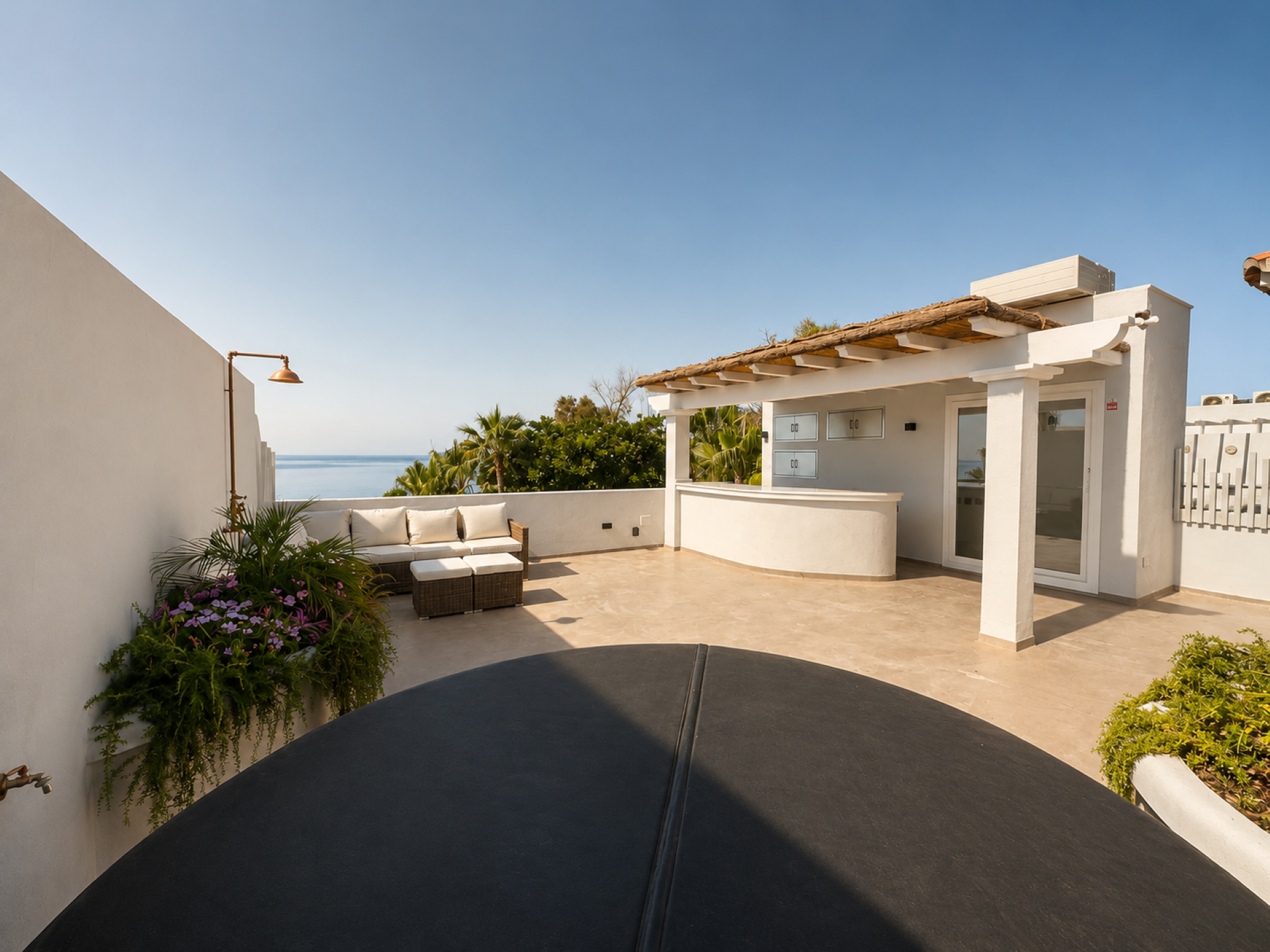 Exclusive Beachfront Penthouse – Experience Estepona at Its Finest – Stunning Penthouse with Panoramic Sea Views