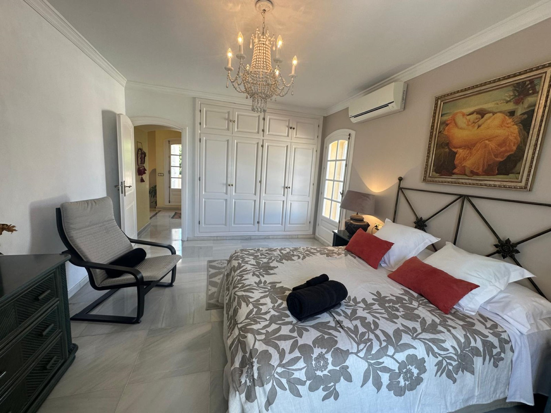 Elegant 5 bedroom Villa in Valdeolletas, Marbella town
