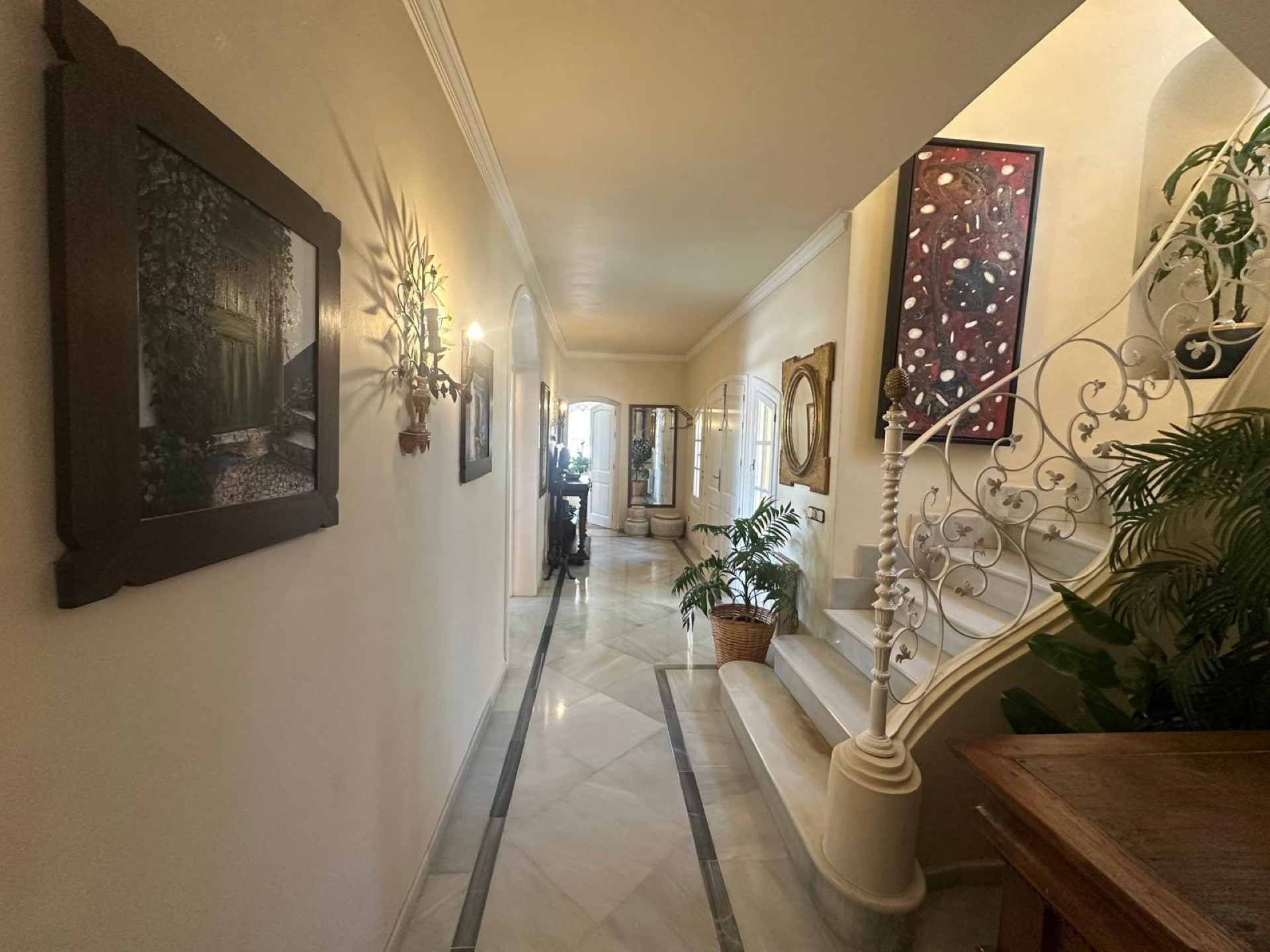 Elegant 5 bedroom Villa in Valdeolletas, Marbella town
