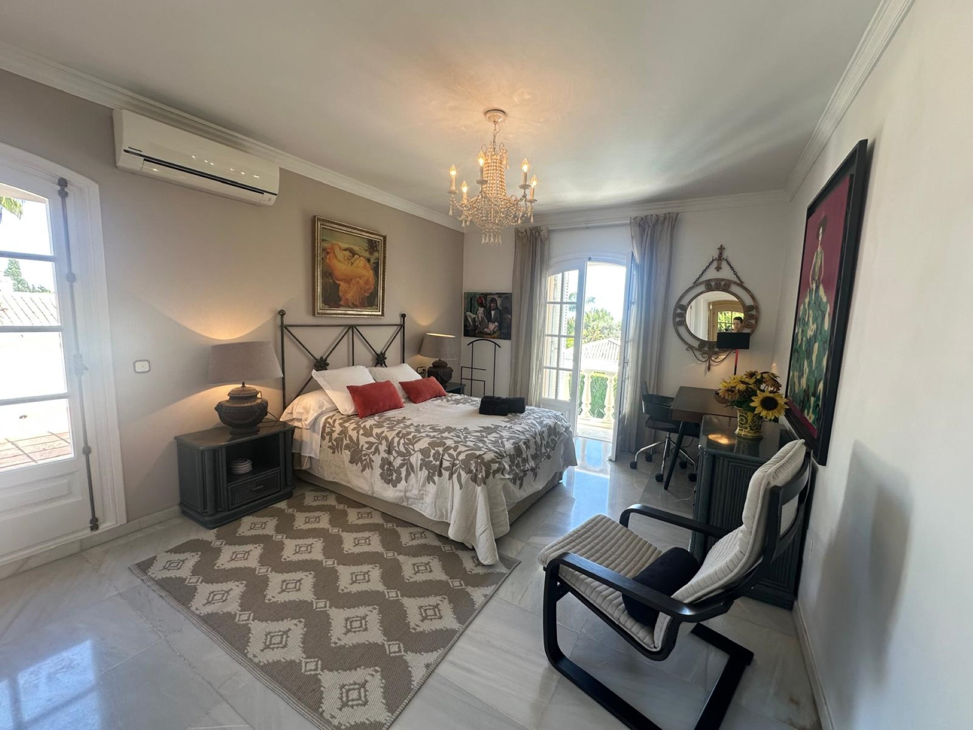 Elegant 5 bedroom Villa in Valdeolletas, Marbella town