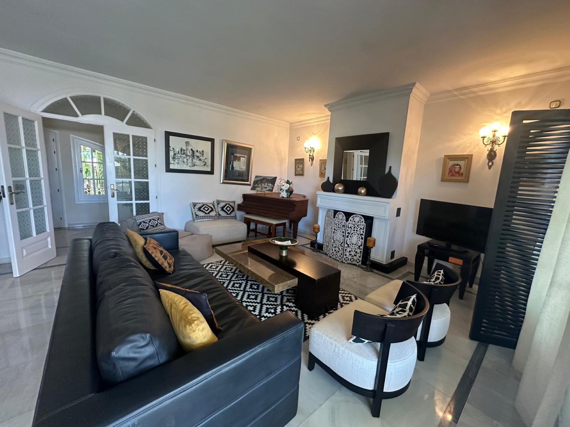 Elegant 5 bedroom Villa in Valdeolletas, Marbella town