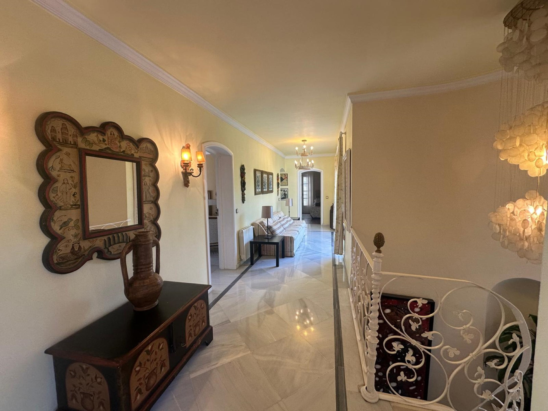 Elegant 5 bedroom Villa in Valdeolletas, Marbella town
