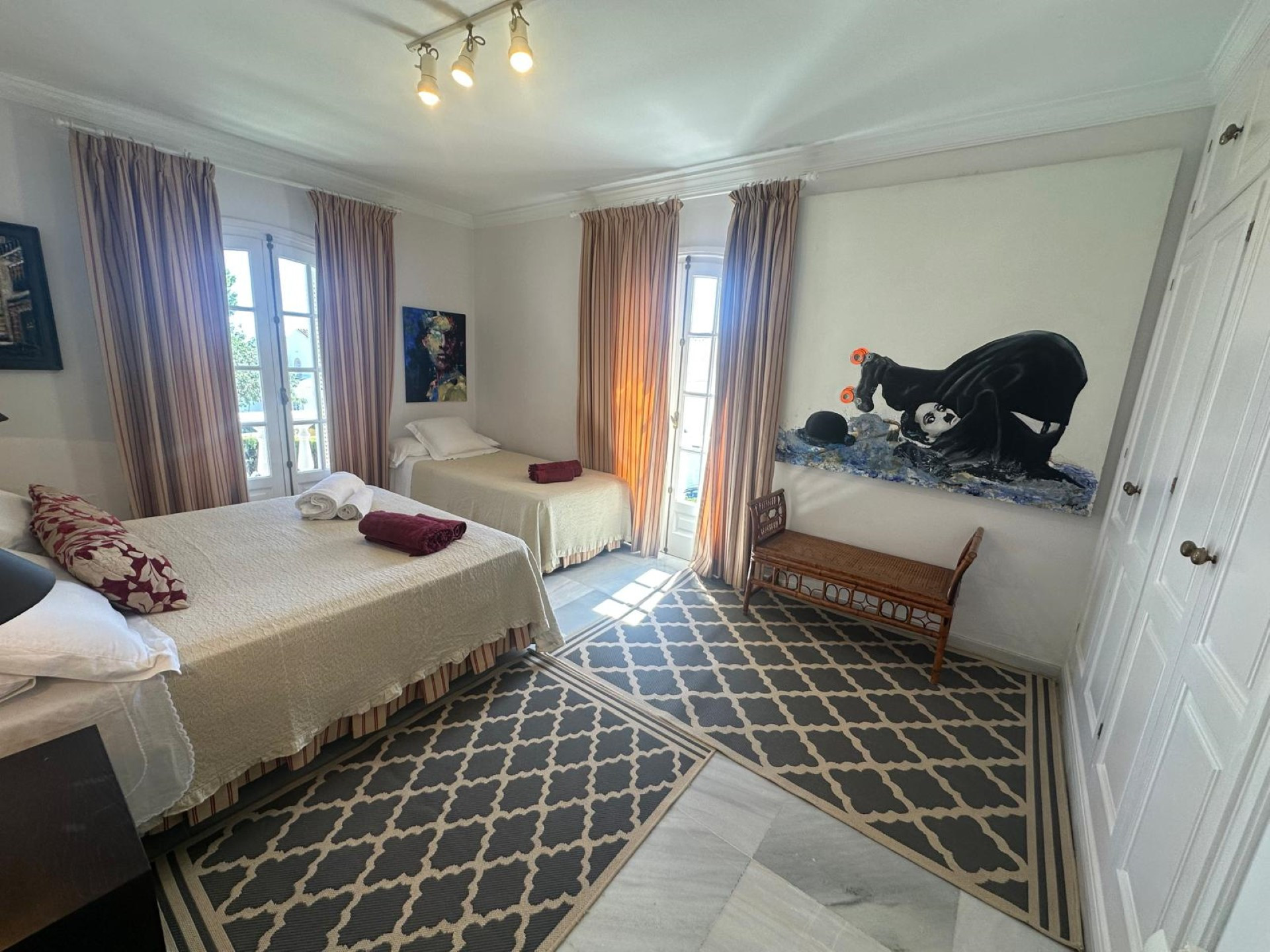 Elegant 5 bedroom Villa in Valdeolletas, Marbella town