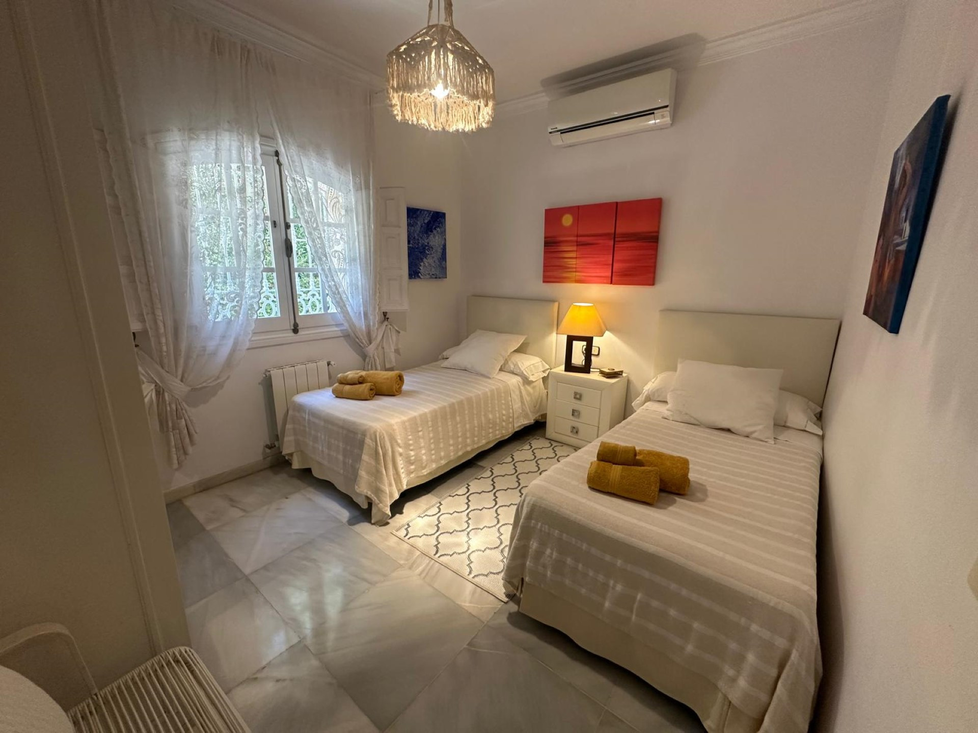 Elegant 5 bedroom Villa in Valdeolletas, Marbella town