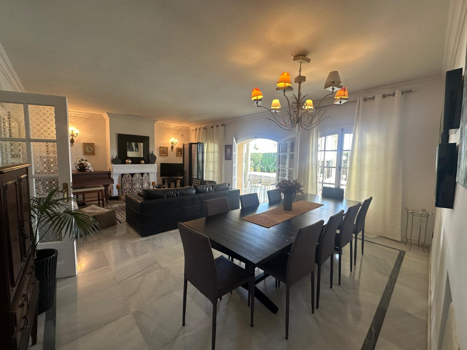 Elegant 5 bedroom Villa in Valdeolletas, Marbella town