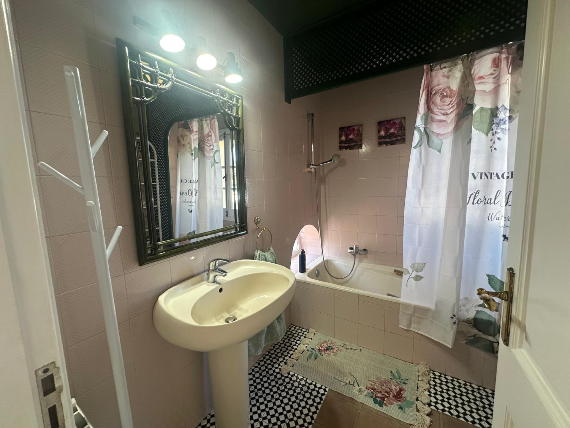 Elegant 5 bedroom Villa in Valdeolletas, Marbella town