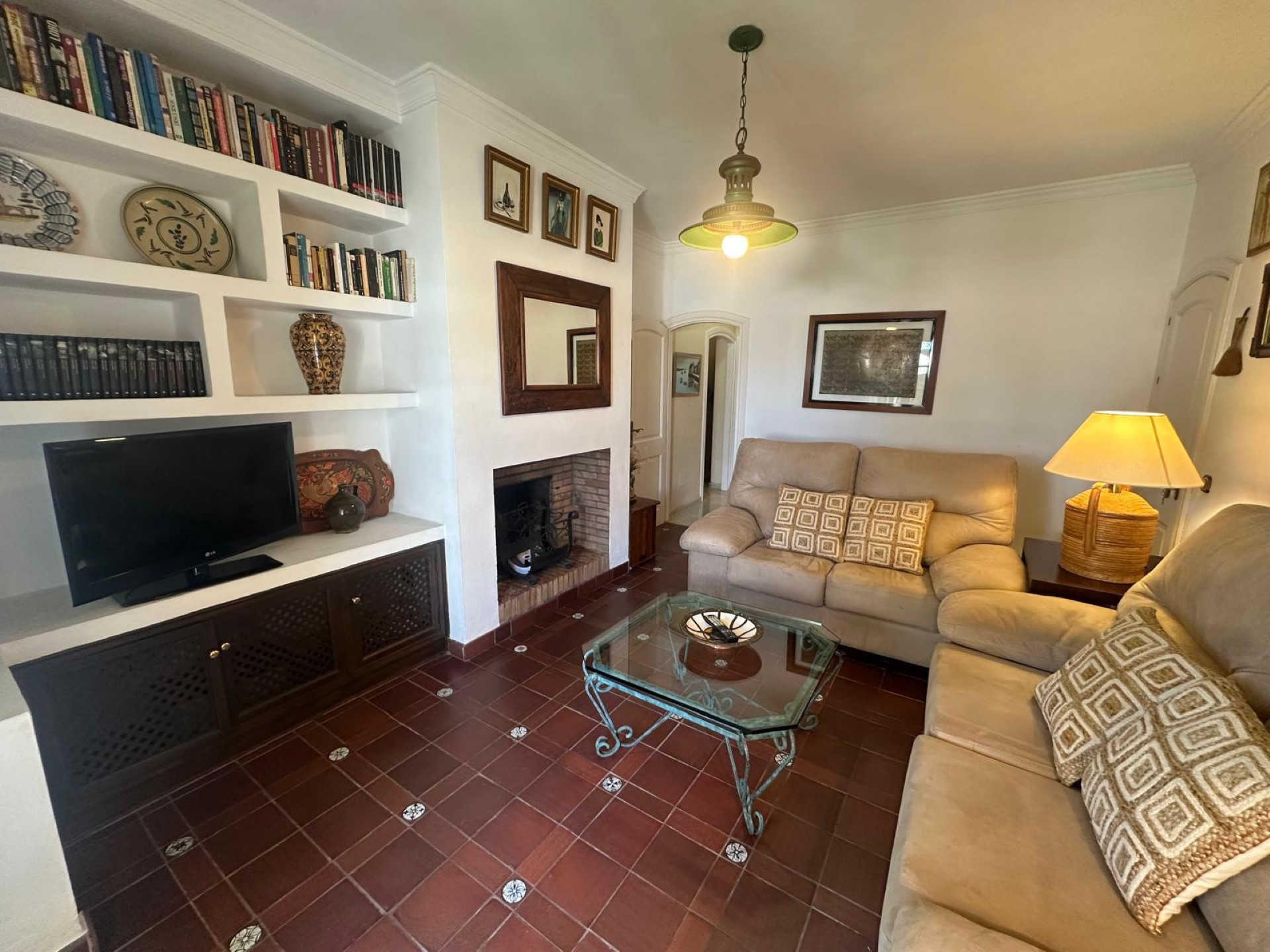 Elegant 5 bedroom Villa in Valdeolletas, Marbella town