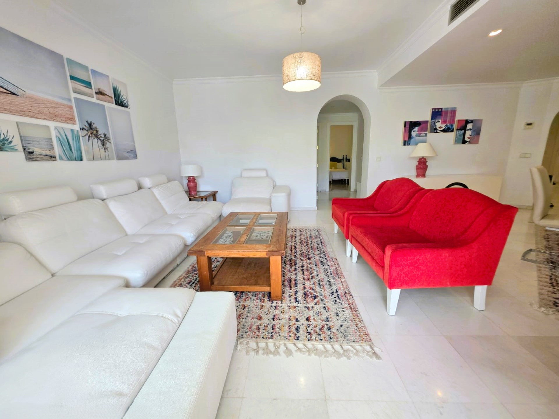 Spacious 3-bedroom apartment in Las Gaviotas, Puerto Banús.