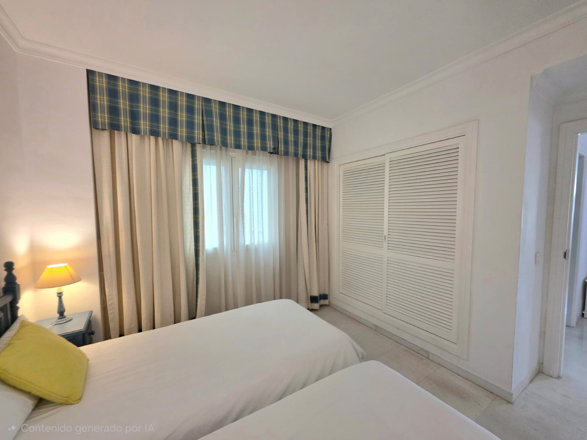 Spacious 3-bedroom apartment in Las Gaviotas, Puerto Banús.