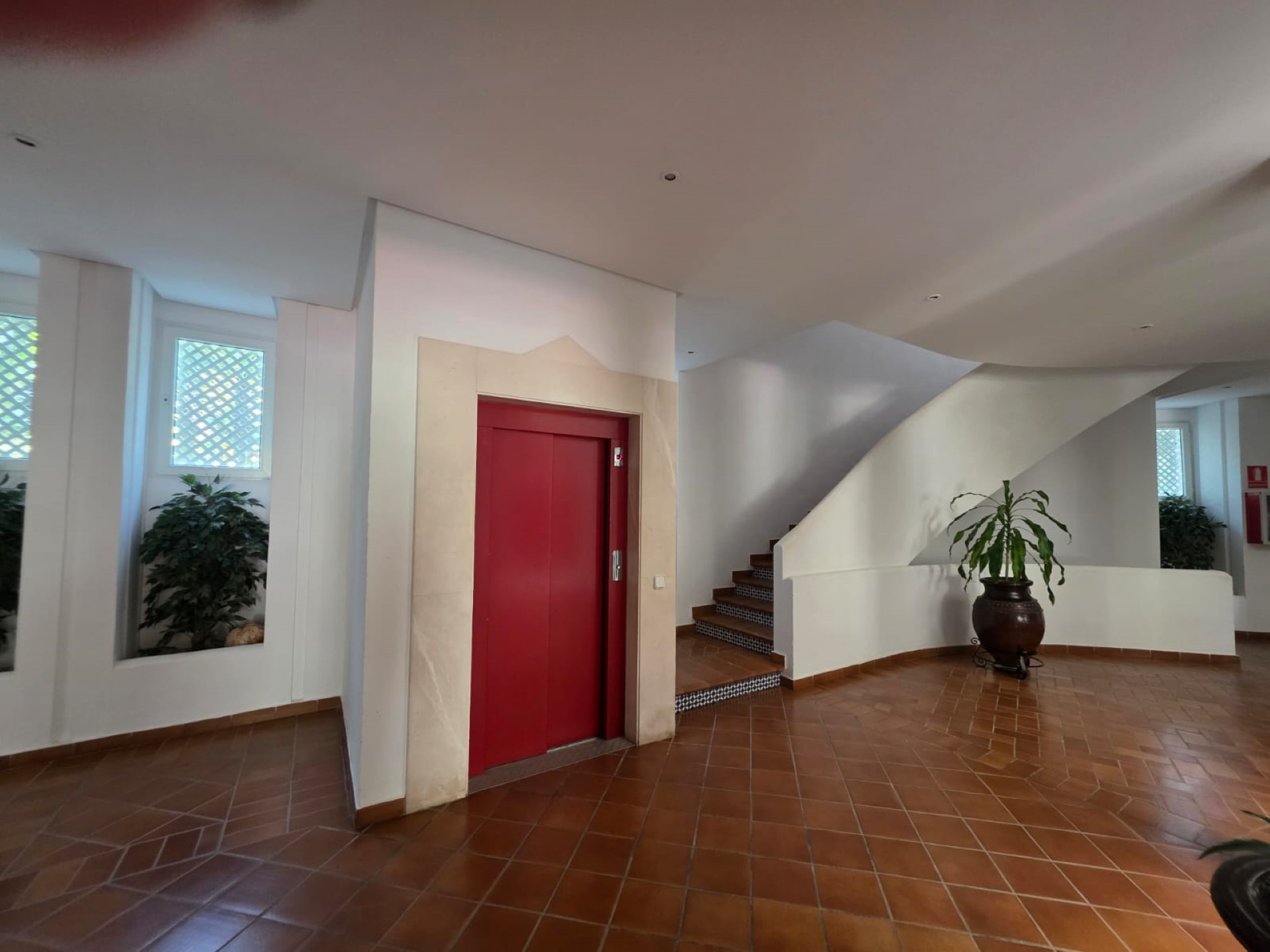 Spacious 3-bedroom apartment in Las Gaviotas, Puerto Banús.