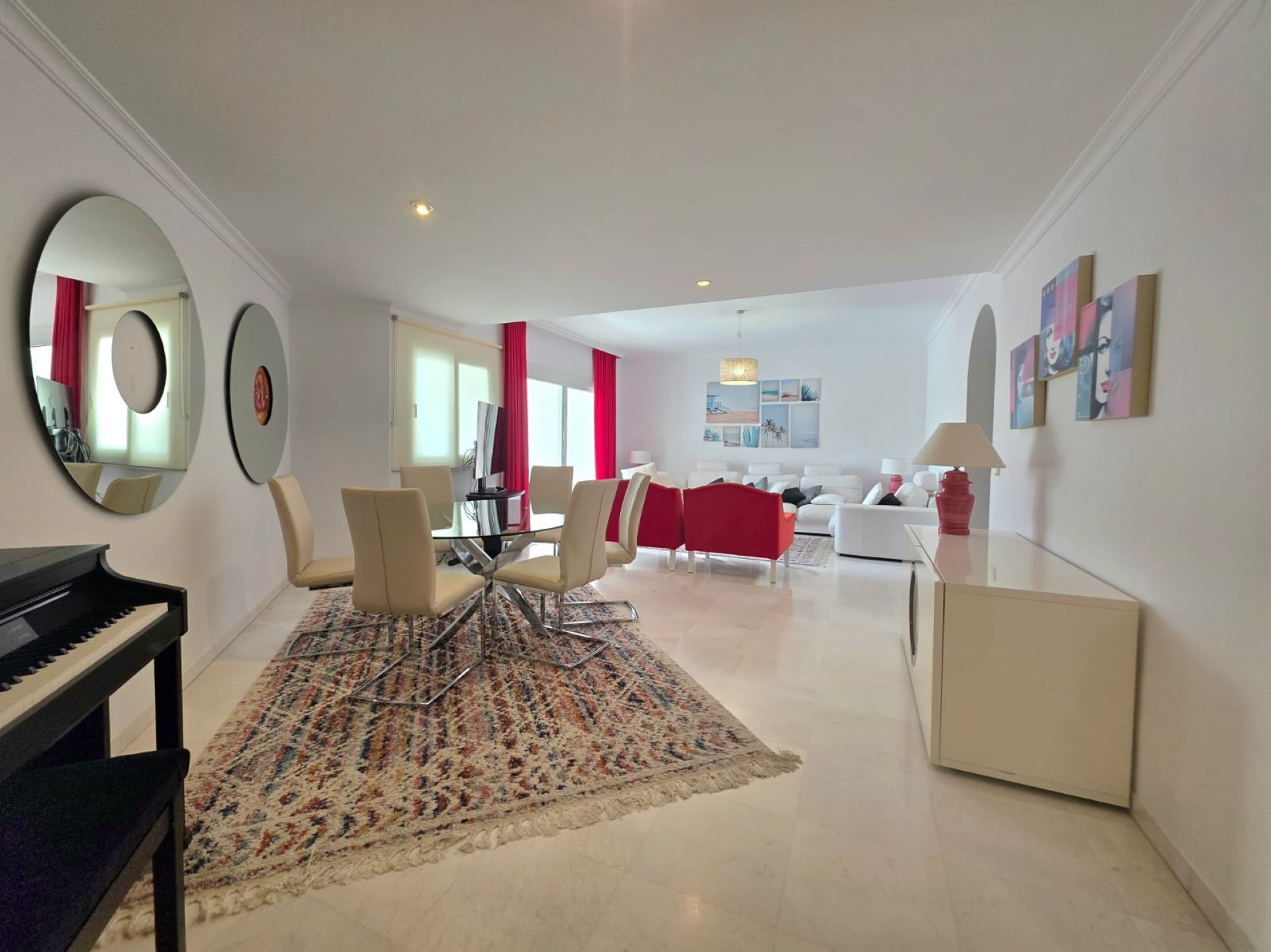 Spacious 3-bedroom apartment in Las Gaviotas, Puerto Banús.