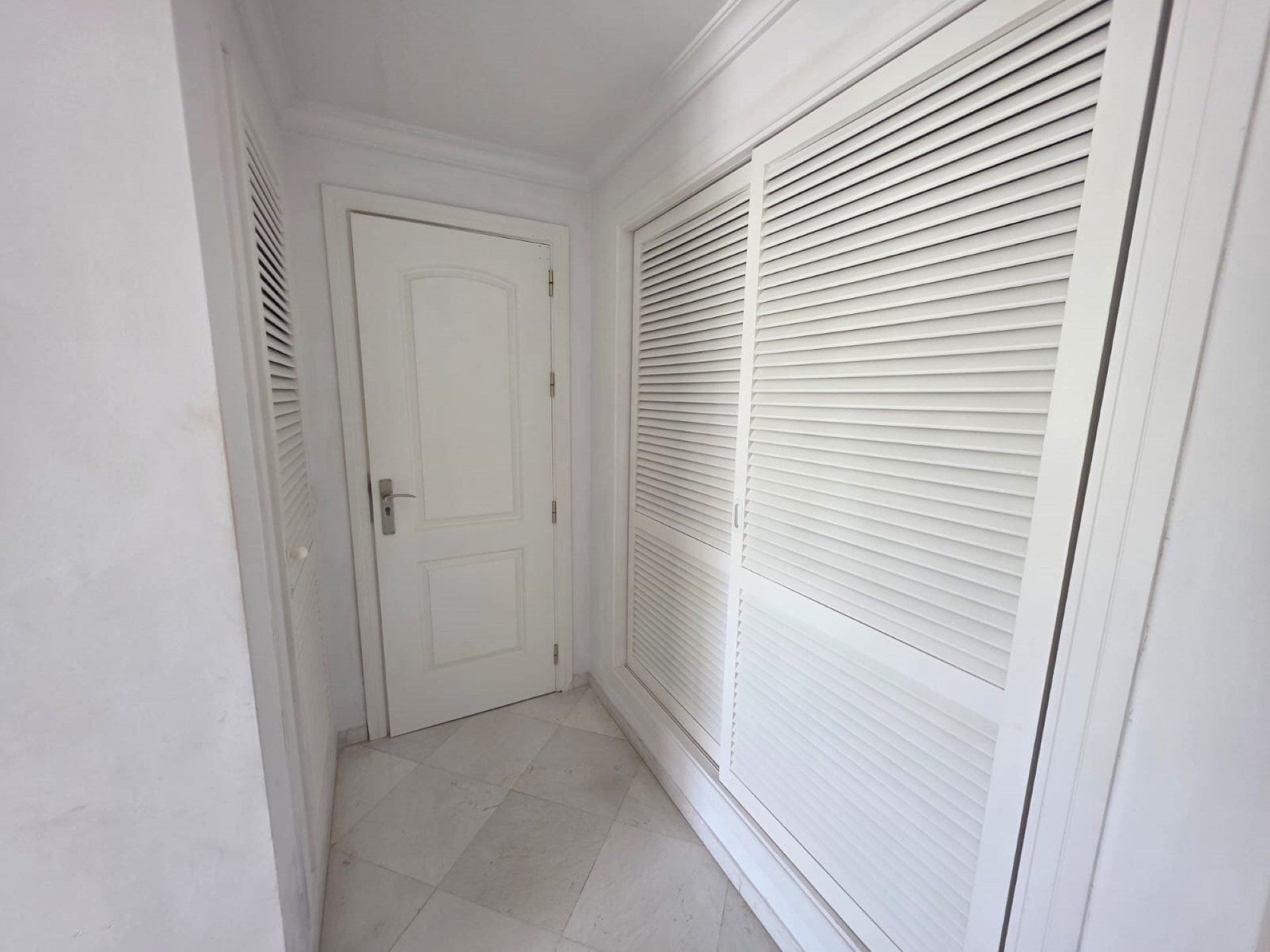 Spacious 3-bedroom apartment in Las Gaviotas, Puerto Banús.