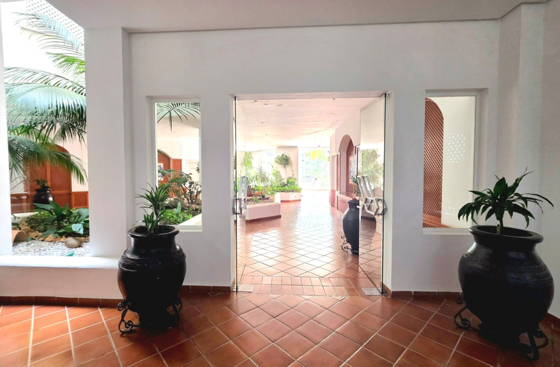 Spacious 3-bedroom apartment in Las Gaviotas, Puerto Banús.