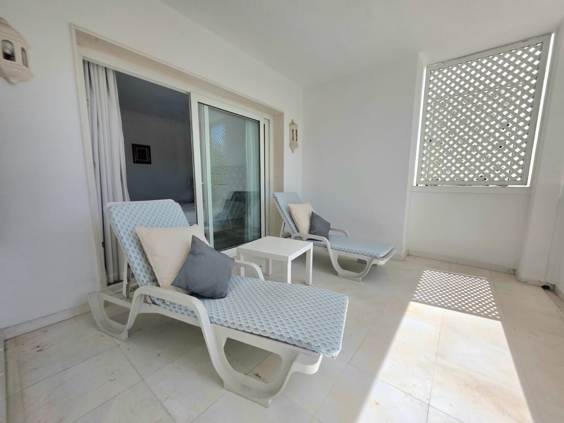 Spacious 3-bedroom apartment in Las Gaviotas, Puerto Banús.