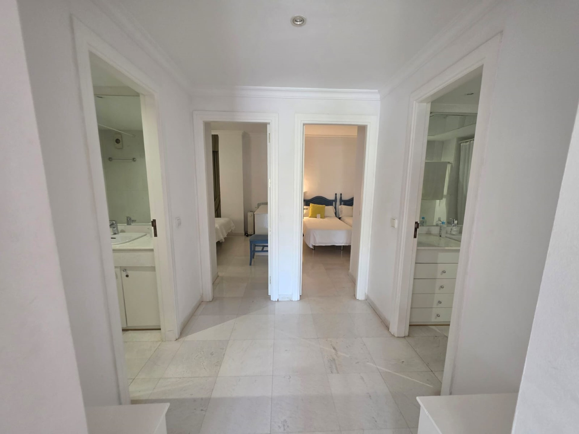 Spacious 3-bedroom apartment in Las Gaviotas, Puerto Banús.