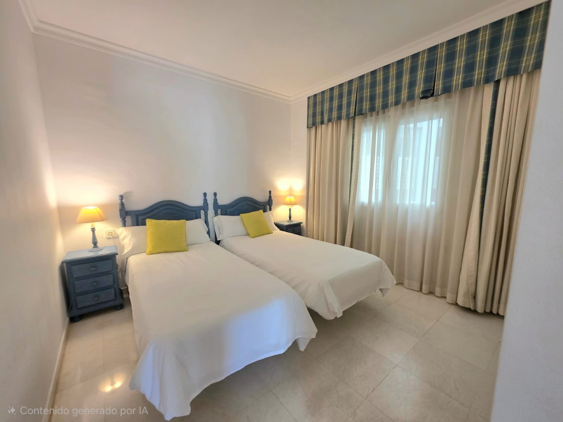 Spacious 3-bedroom apartment in Las Gaviotas, Puerto Banús.