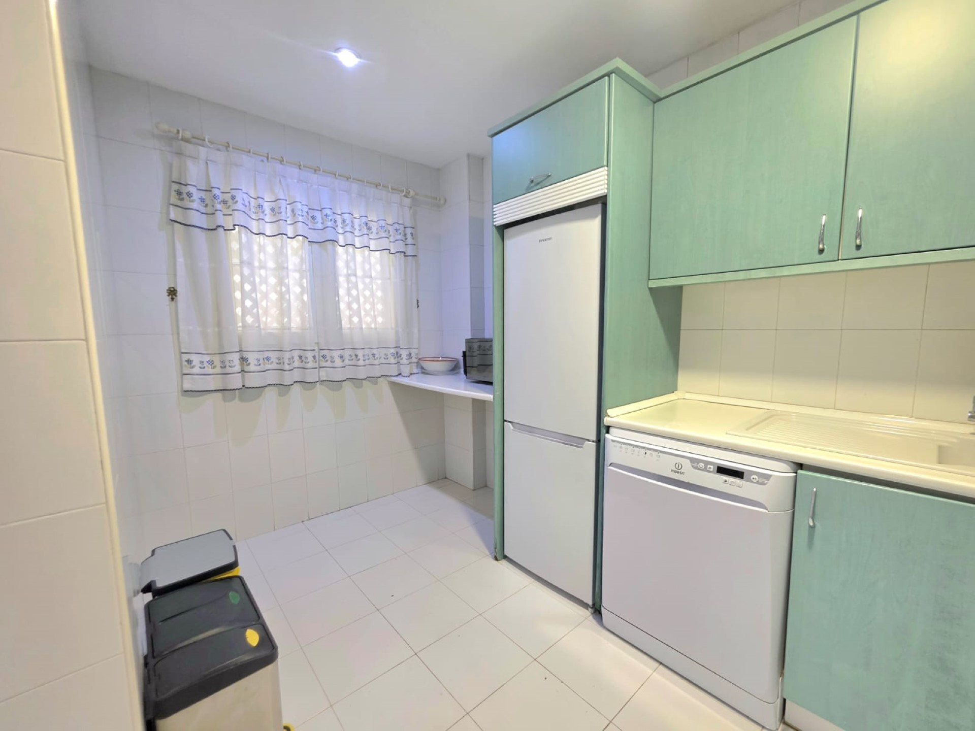 Spacious 3-bedroom apartment in Las Gaviotas, Puerto Banús.