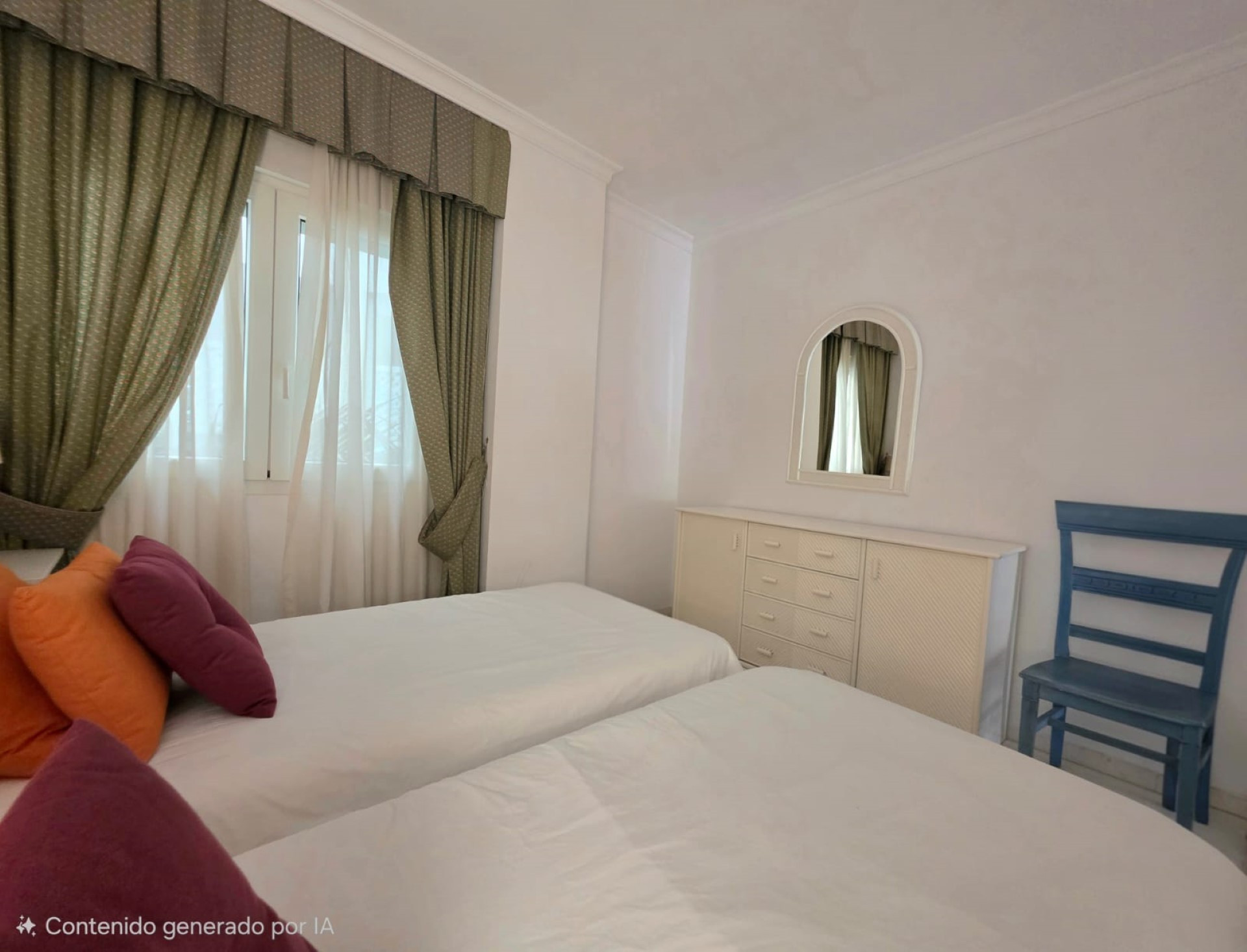 Spacious 3-bedroom apartment in Las Gaviotas, Puerto Banús.