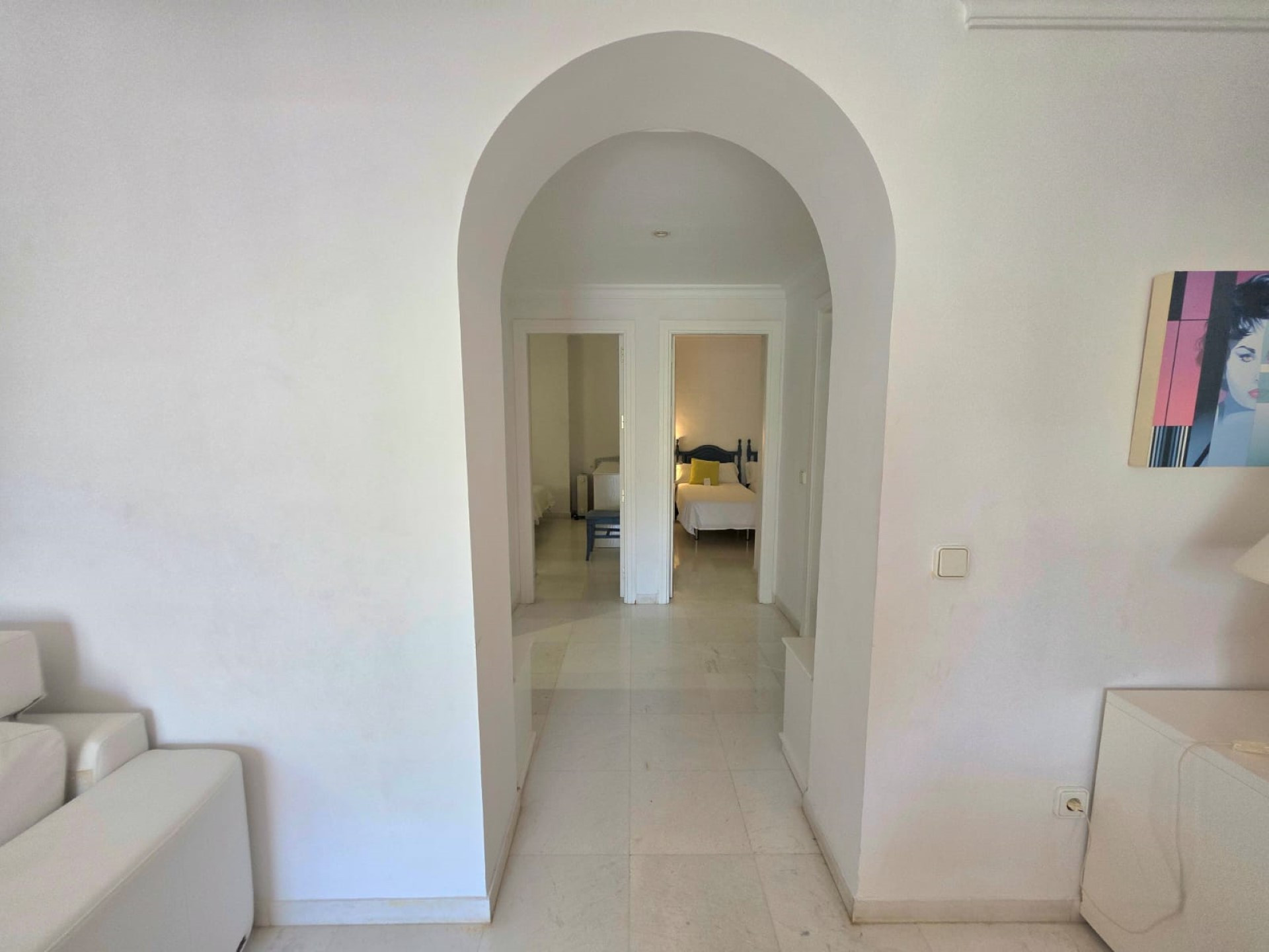 Spacious 3-bedroom apartment in Las Gaviotas, Puerto Banús.