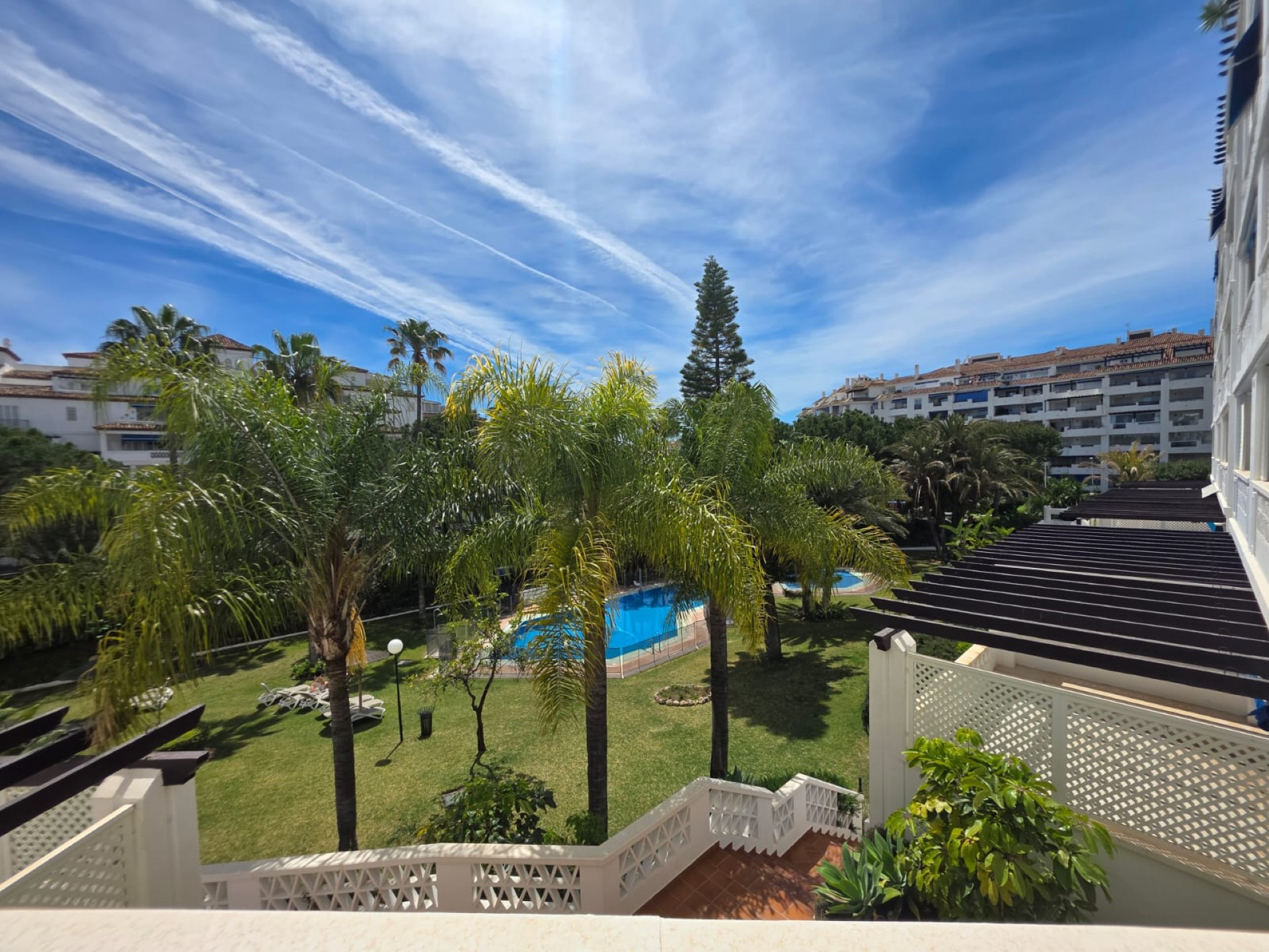 Spacious 3-bedroom apartment in Las Gaviotas, Puerto Banús.