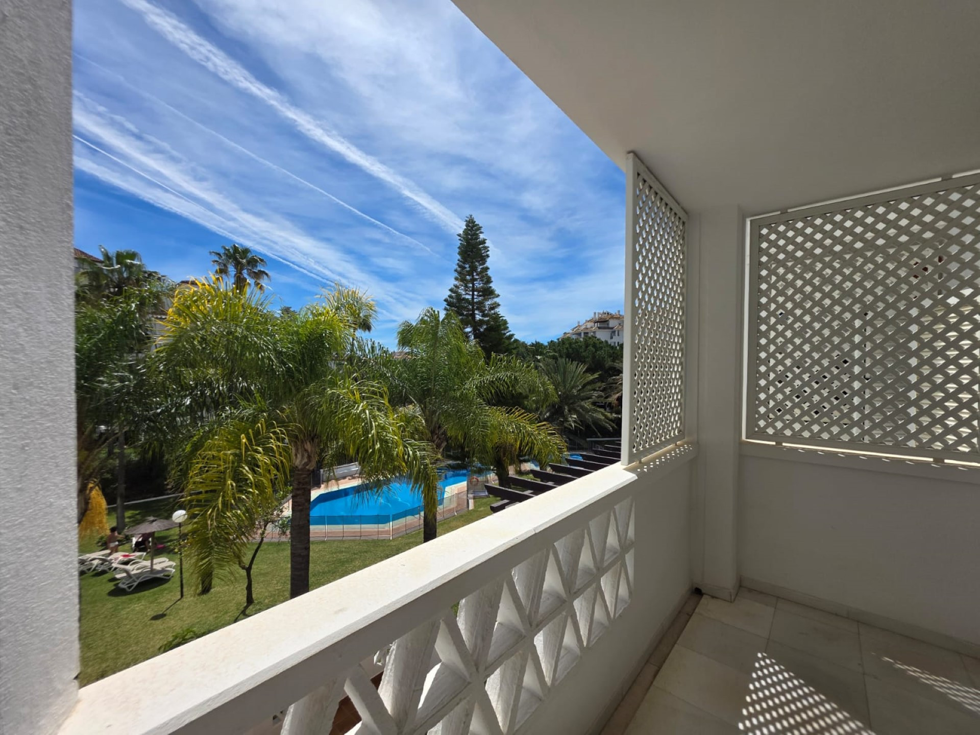 Spacious 3-bedroom apartment in Las Gaviotas, Puerto Banús.