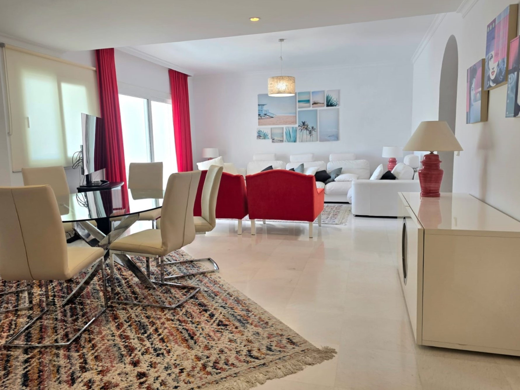 Spacious 3-bedroom apartment in Las Gaviotas, Puerto Banús.