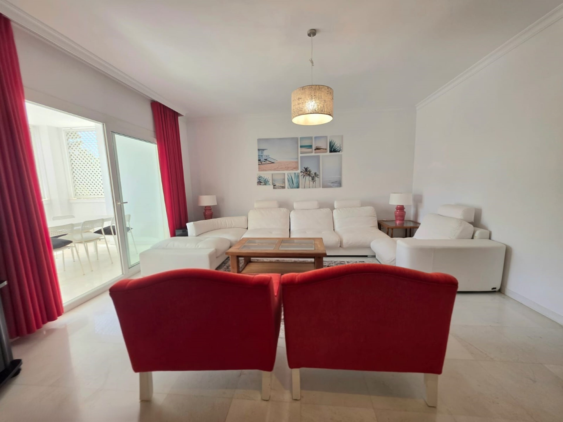 Spacious 3-bedroom apartment in Las Gaviotas, Puerto Banús.