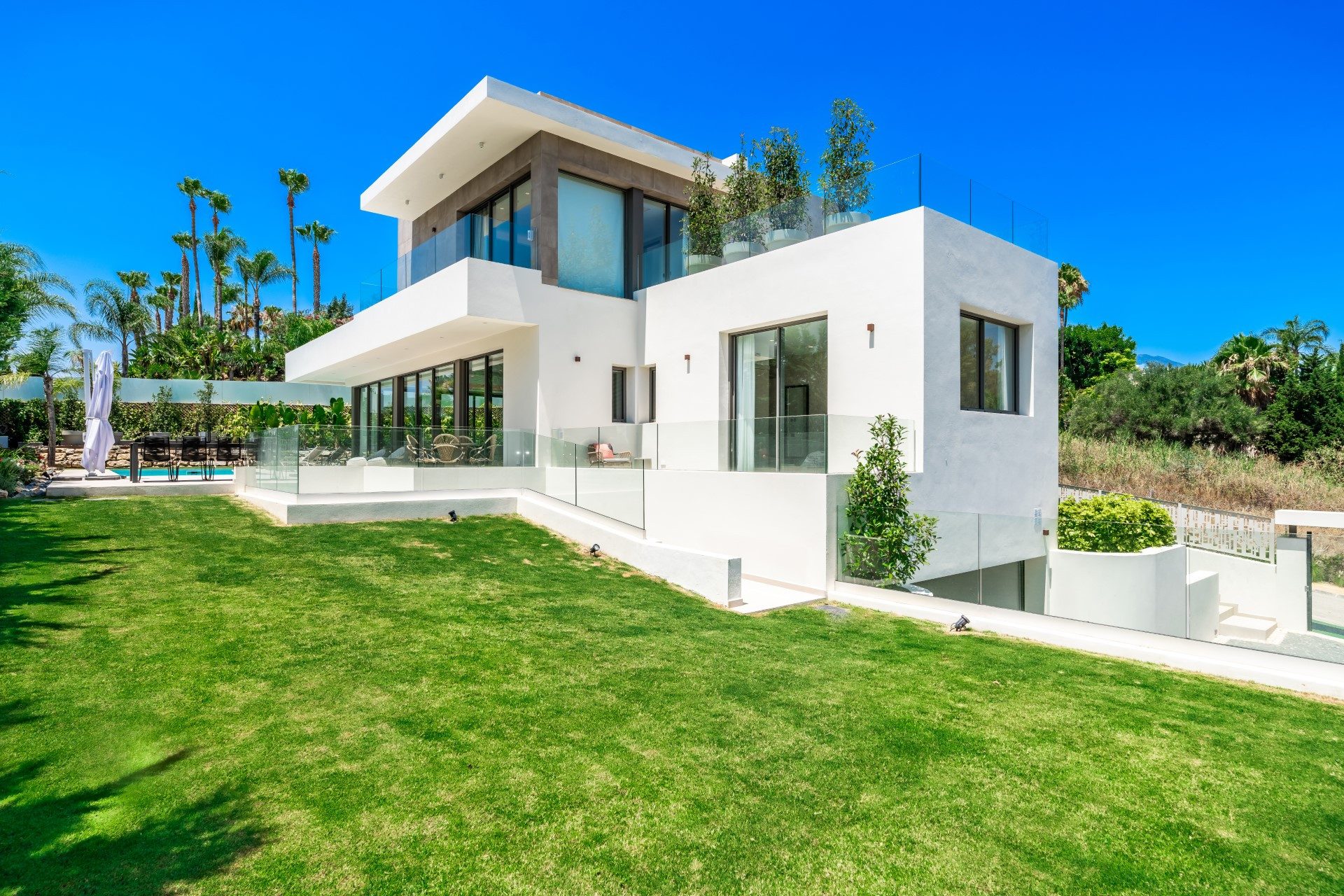 Luxurious 4 bedroom villa in La Cerquilla, Nueva Andalucia, Marbella
