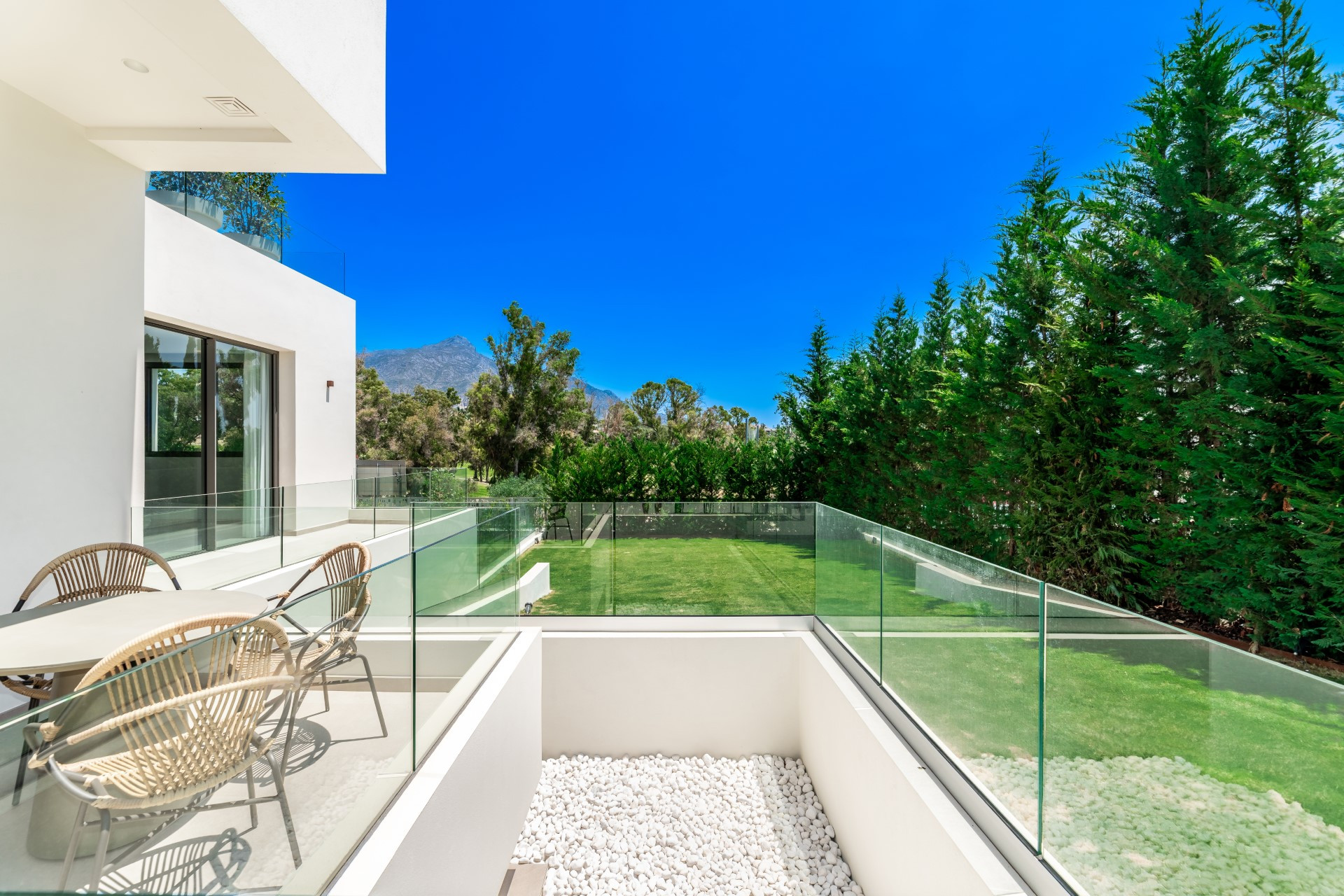 Luxurious 4 bedroom villa in La Cerquilla, Nueva Andalucia, Marbella