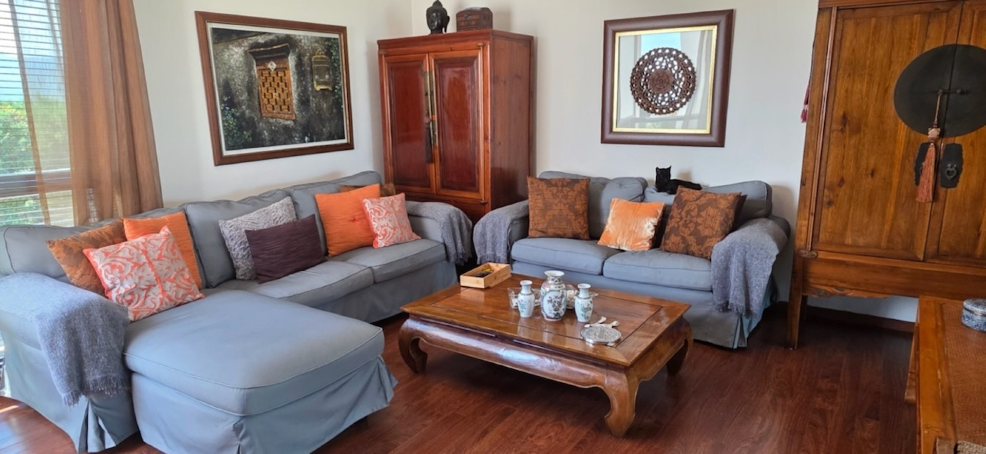 Elegant townhouse with exceptional panoramic views in Benahavis, Malaga