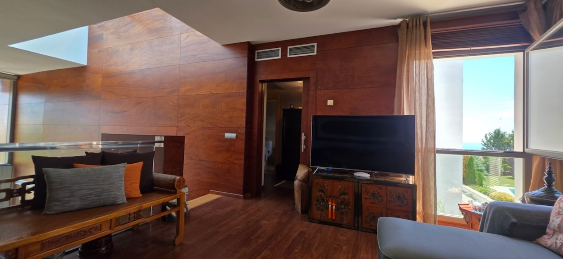 Elegant townhouse with exceptional panoramic views in Benahavis, Malaga