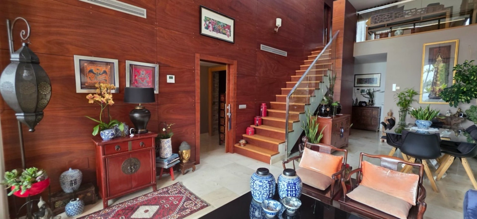 Elegant townhouse with exceptional panoramic views in Benahavis, Malaga