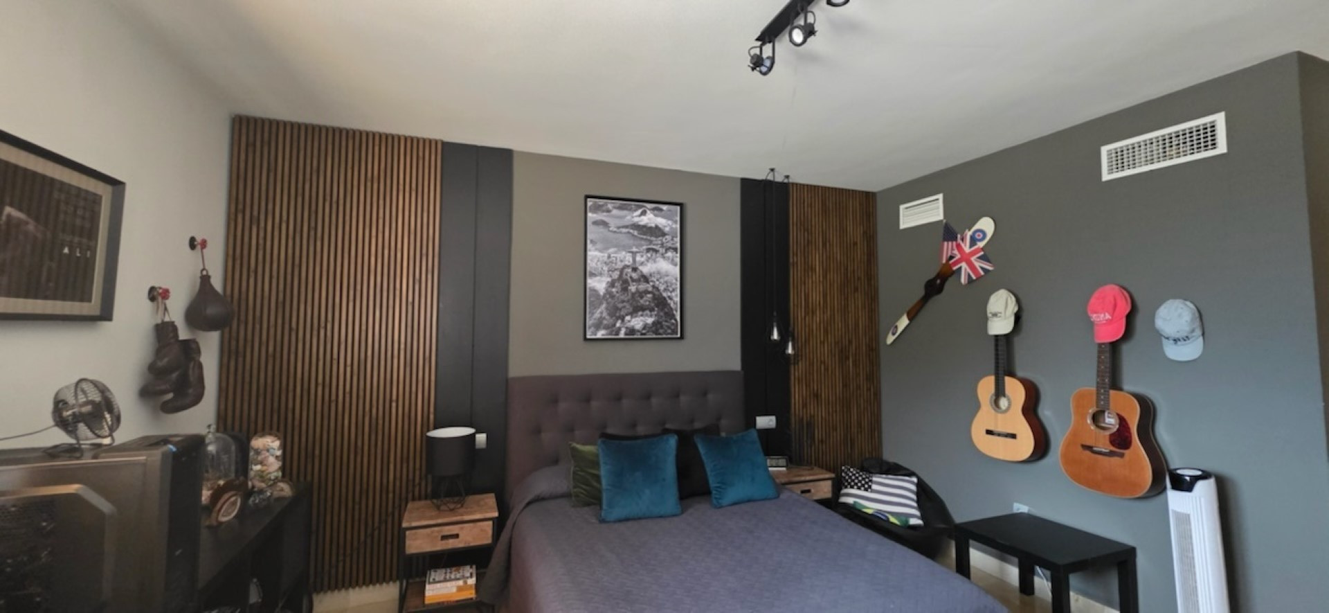 Elegant townhouse with exceptional panoramic views in Benahavis, Malaga