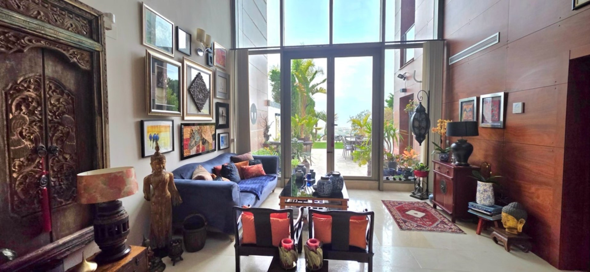 Elegant townhouse with exceptional panoramic views in Benahavis, Malaga