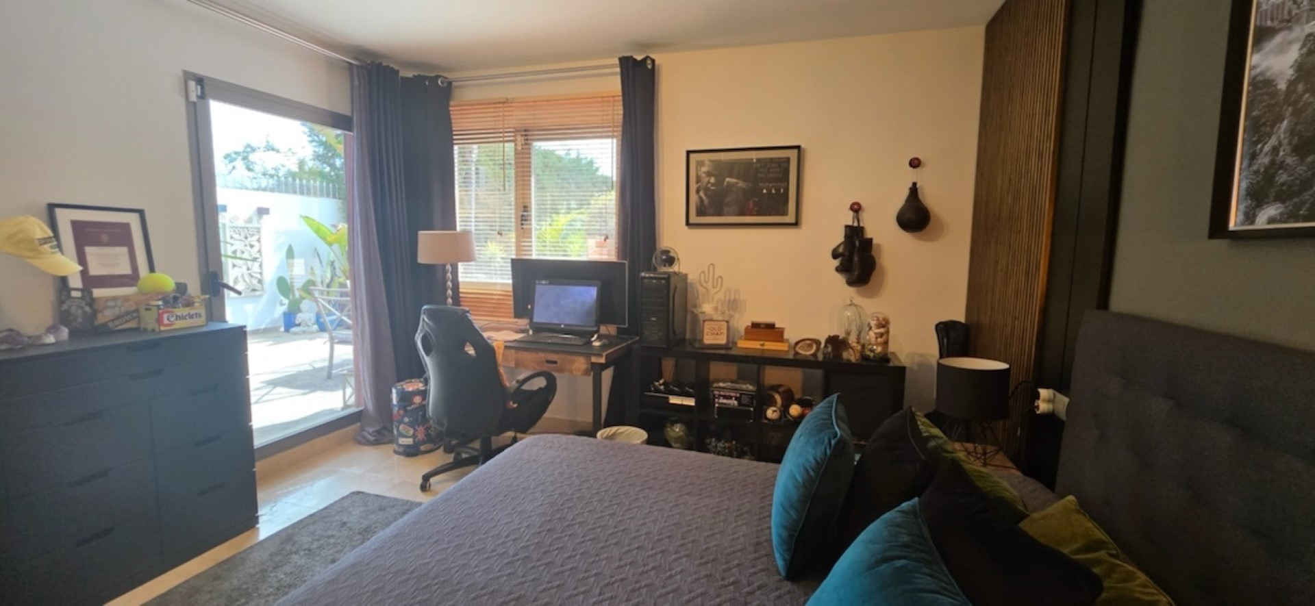 Elegant townhouse with exceptional panoramic views in Benahavis, Malaga