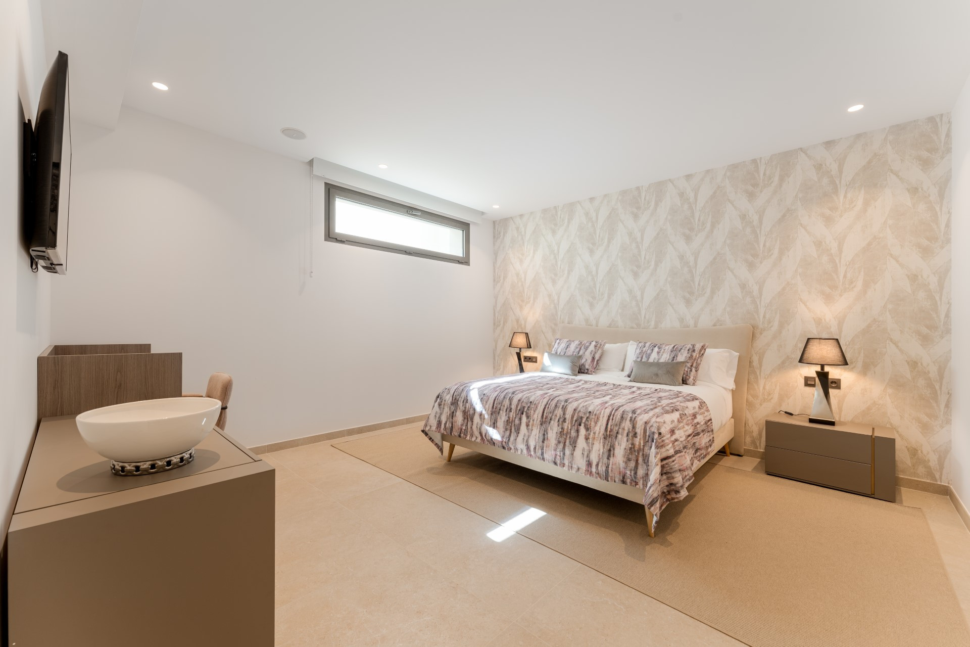 Unique 5 bedroom fully renovated villa in La Cerquilla, Nueva Andalucia