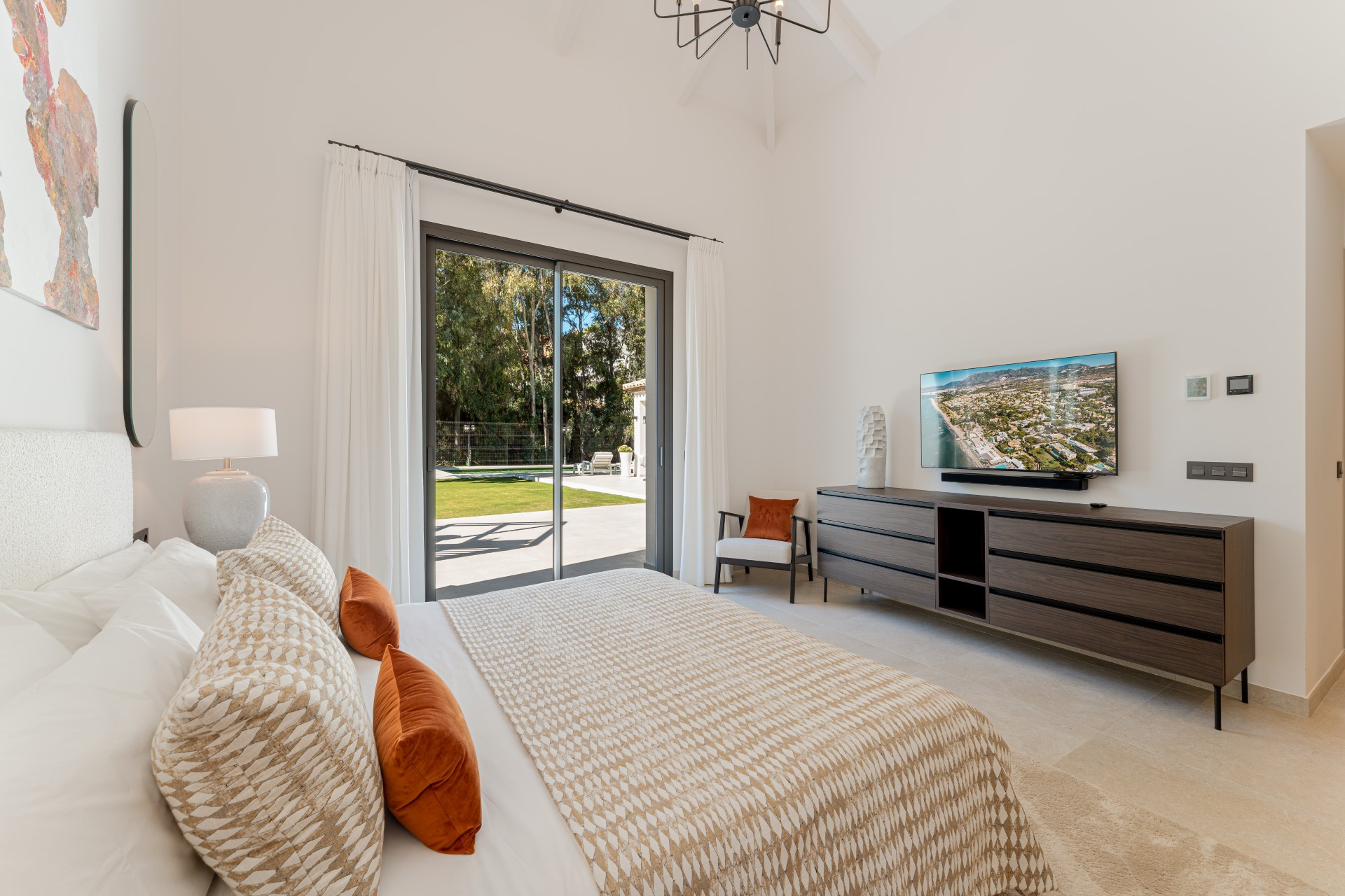 Unique 5 bedroom fully renovated villa in La Cerquilla, Nueva Andalucia