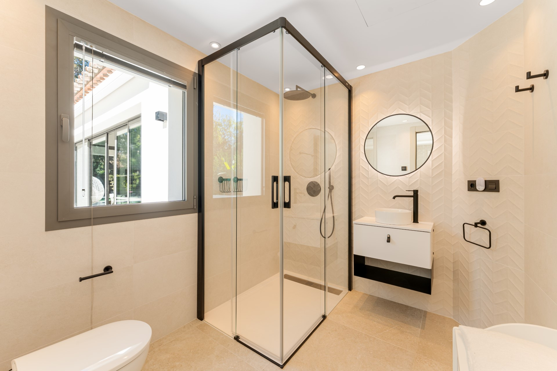 Unique 5 bedroom fully renovated villa in La Cerquilla, Nueva Andalucia